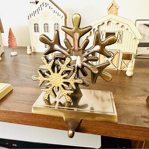 NEW ANTHROPOLOGIE Brass Gold Stocking Holders Snowflake Tree Snowman Gnome Set 4 - Picture 11 of 16